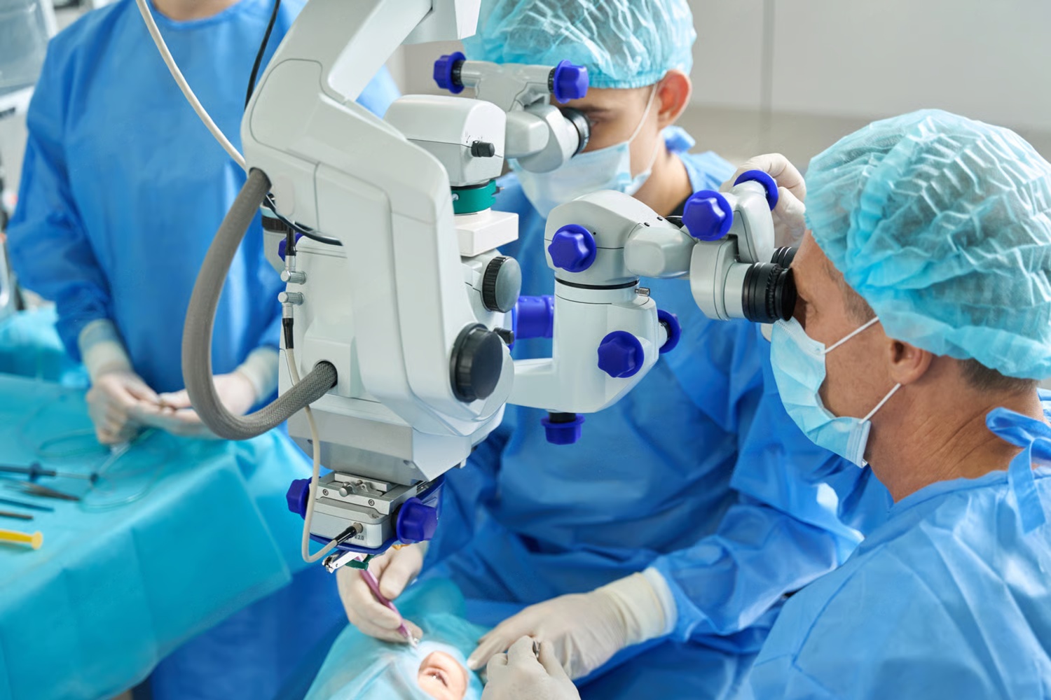 Corneal thickness measurement and eye health assessment for refractive surgery
