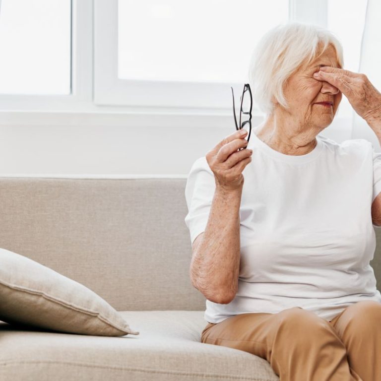 signs of macular degeneration
